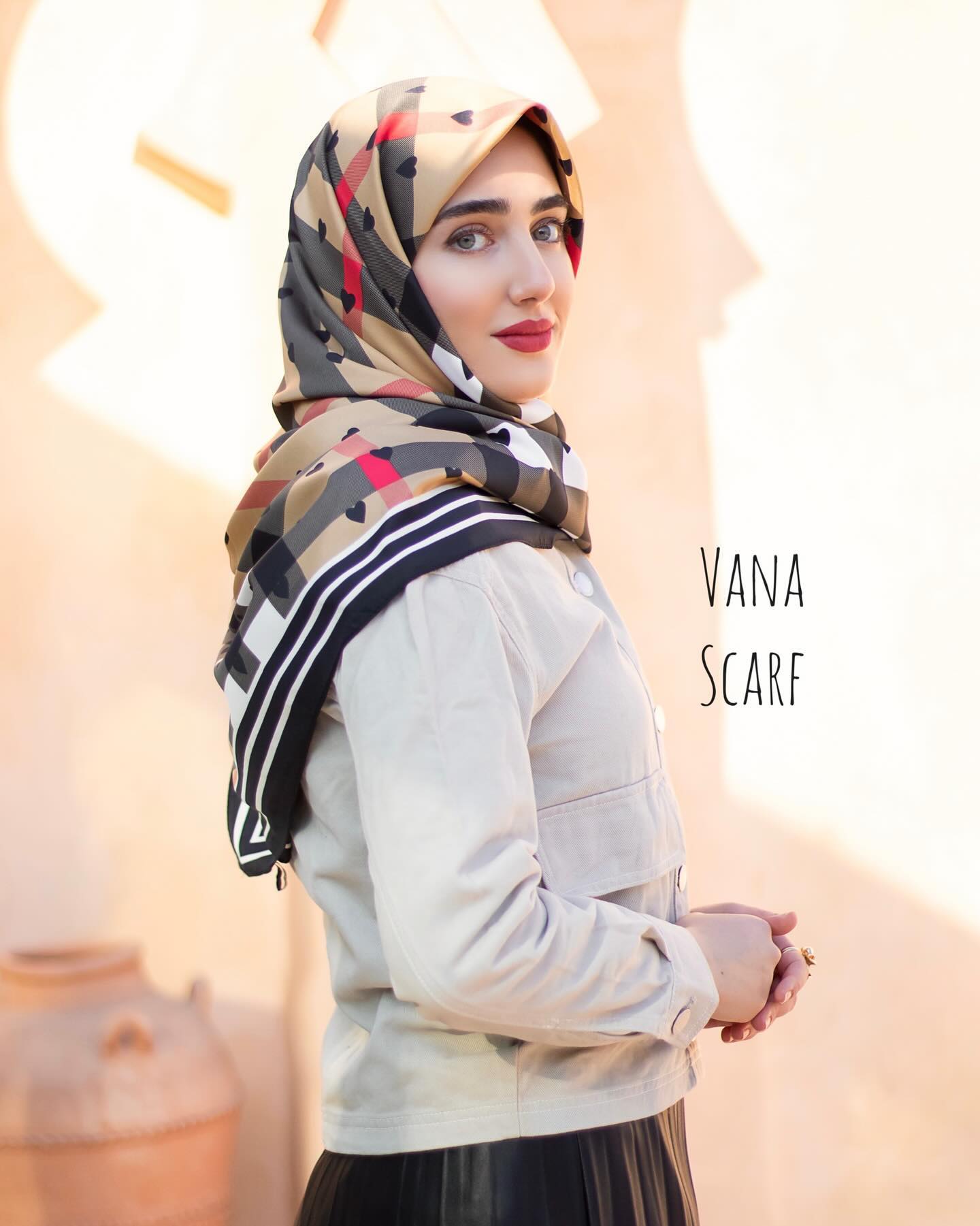 SaveClip.App_428175648_413861657687803_2932265298904952473_n روسری باربری قلبی - Image 1