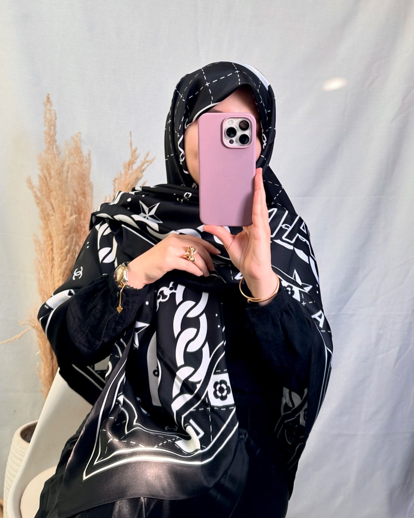 SaveClip.App_464055291_1087901272686171_2265324519180577831_n روسری سفید مشکی شنل - Image 1