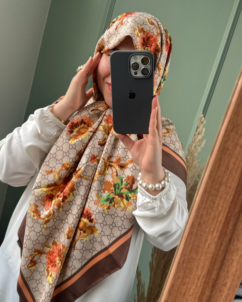IMG_2752 روسری ابریشم توییل طرح گوچی و گل - Image 1